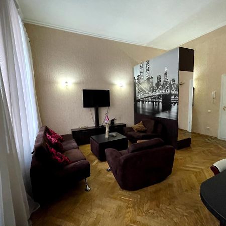 Amazing Heart Of Kiev Apartment Exterior photo